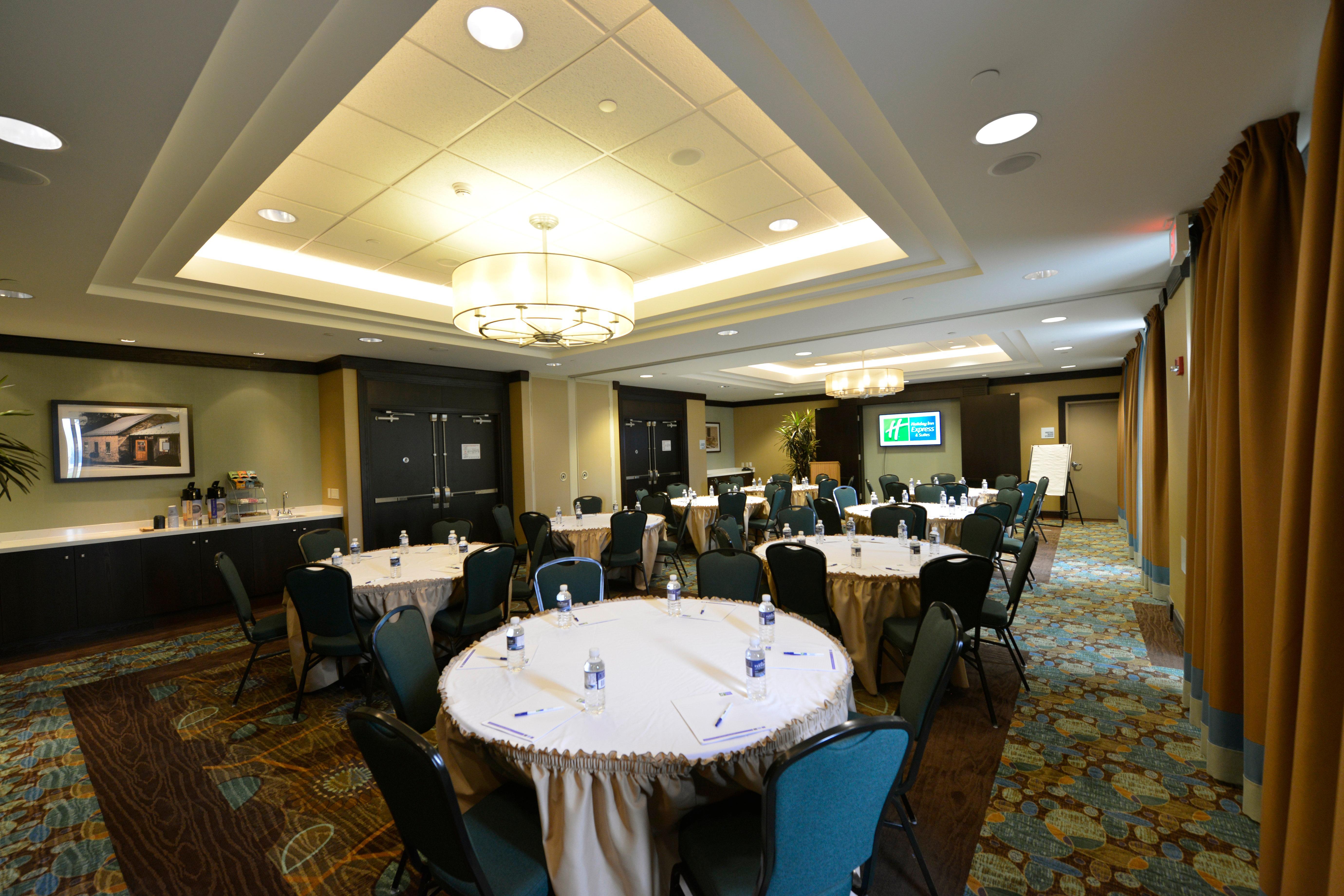Holiday Inn Express Hotel & Suites Waterloo - St. Jacobs Area By Ihg Екстериор снимка